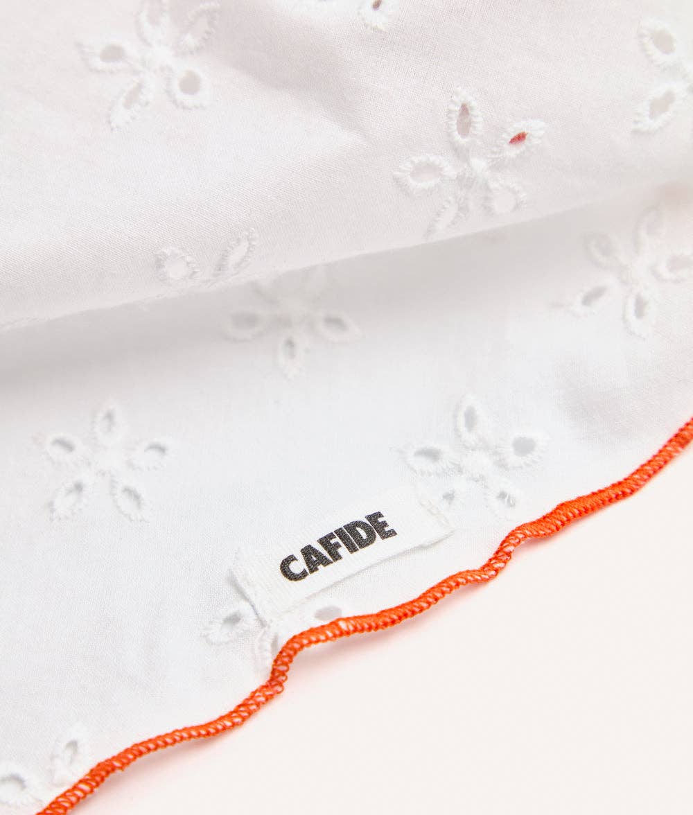 Hondenbandana met Engels geborduurd ontwerp, koraal en crème